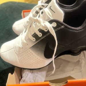 Like NEW Nike Men’s White and Black Shox for training or a fit look 🏈🏀🏈👟👟⚽️
